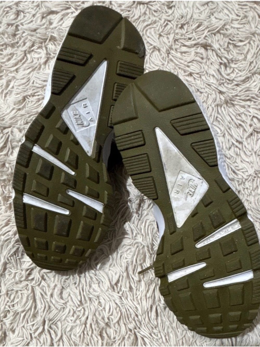 Women’s Nike Olive Green Hauraches  Athletic Sneakers - Lace-Up Comfort worn 2X - Picture 5 of 6